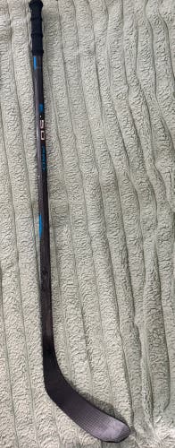 Junior Bauer Nexus E5 Pro Right Handed Hockey Stick P28 50 Flex Pro Stock (Used)