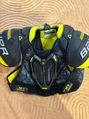 Medium Junior Bauer Supreme M3 Shoulder Pads (Used)