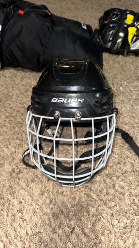 Medium Bauer Re-Akt 85 Helmet (Used)