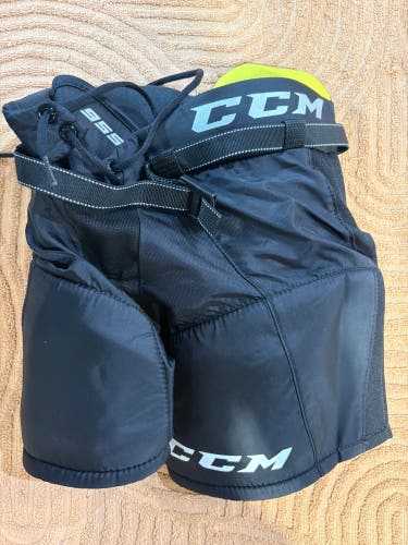 Black Youth Small CCM Tacks 9550 Hockey Pants (Used)