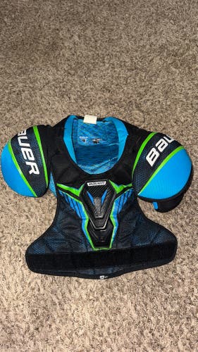 Men's Medium Junior Bauer Shoulder Pads (Used)