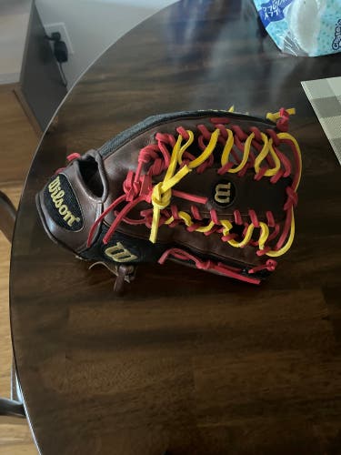 Wilson A2000 RH Outfield Baseball Glove 12.75" (Used)