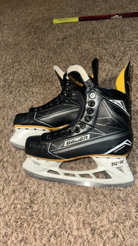 Black 2016 Bauer Supreme S160 Hockey Skates 8.5 (Used)