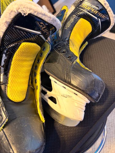 Bauer Supreme S29 Hockey Skates Regular Width Size 6.5 (Used)