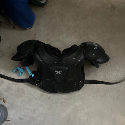Medium Youth Xenith Flyte Shoulder Pads (Used)