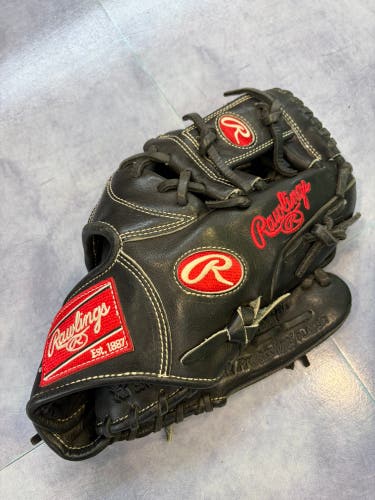 Black Rawlings Heart of the Hide RH Baseball Glove 11.75" (Used)