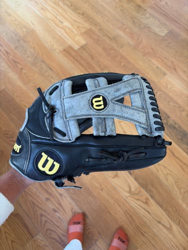 2021 Wilson A2000 RH Outfield Baseball Glove 12.75" (Used)