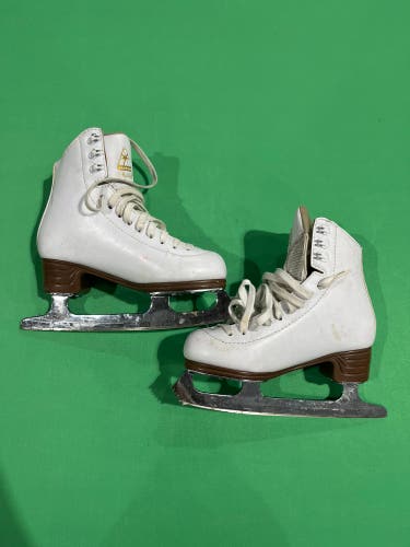 White Jackson Ultima Mystique Figure Skates Junior 2 (Used)