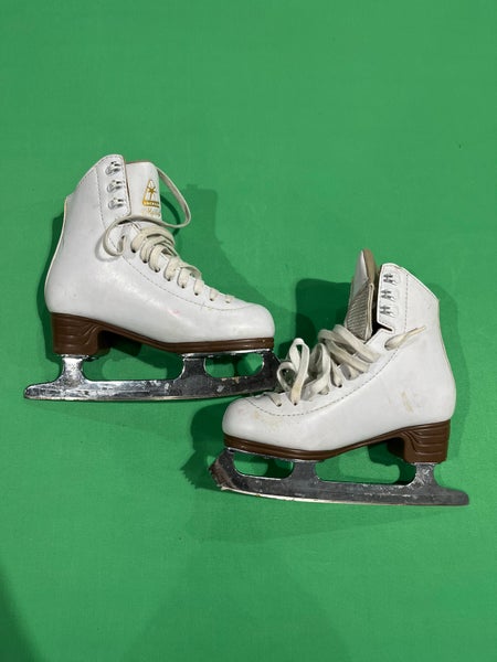 White Jackson Ultima Mystique Figure Skates Junior 2 (Used)