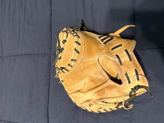 Wilson A2000 RH Catcher's Baseball Glove 33" (Used)
