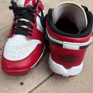 JORDAN 1 LOW SIZE 6Y