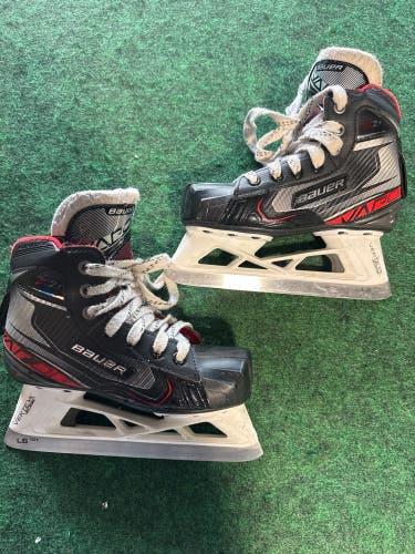 Junior Bauer Vapor X2.7 Hockey Goalie Skates (Regular) Size 1.5 (Used)