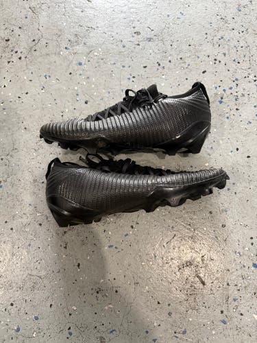 Men's Size M 11.0 (W 12.0) Under Armour Blur Low Top Molded Cleats (Used)