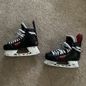 2014 CCM RBZ Hockey Skates Regular Width 9 (Used)