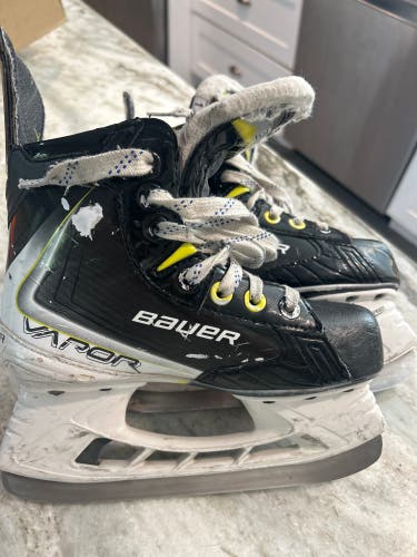 Bauer Supreme Select Hockey Skates Regular Width Size 1 (Used)
