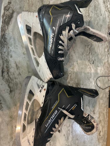 2024 Bauer Supreme M40 Hockey Skates Wide Width 8.5 (Used)