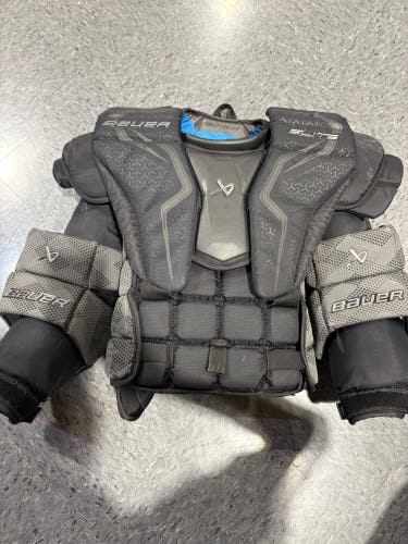 Intermediate Medium Bauer Elite Goalie Chest Protector (Used)