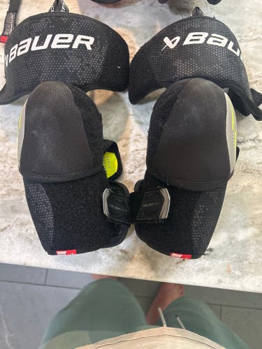 Intermediate Large Bauer Vapor Velocity Elbow Pads (Used)
