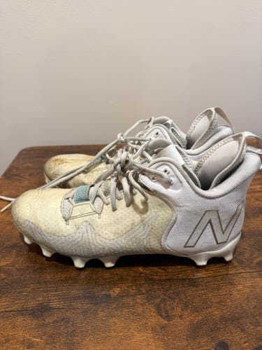 White Men's Size M 10.5 New Balance Freeze High Top (Used)
