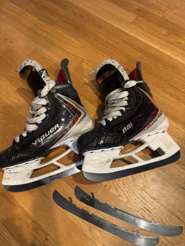 Black/White 2025 Bauer Vapor Flypro Hockey Skates Regular Width 6 (Used)