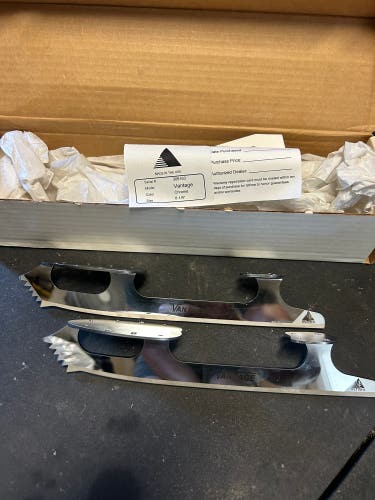 New Vantage Figure Skate Blades