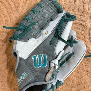 Wilson A550 RH Baseball Glove 11.5" (Used)