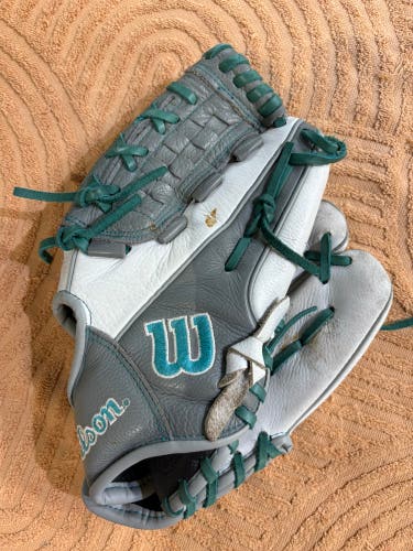 Wilson A550 RH Baseball Glove 11.5" (Used)