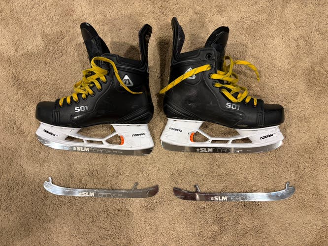 Daoust 501 Hockey Skates Regular Width 8.5 (Used)