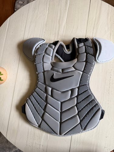 New Nike Diamond Elite Catcher’s Gear Set Grey 15”