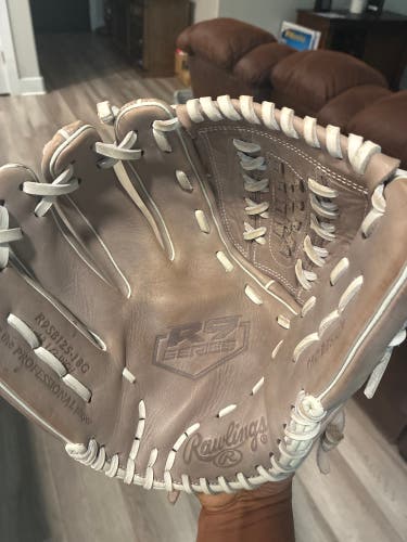 Rawlings R9 LH Outfield Softball Glove 12.5" (Used)