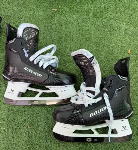 Bauer Supreme Shadow Hockey Skates | Size 4 Fit 1