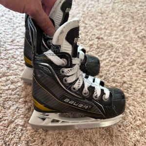 Bauer Supreme One100 Hockey Skates Regular Width 8 (Used)