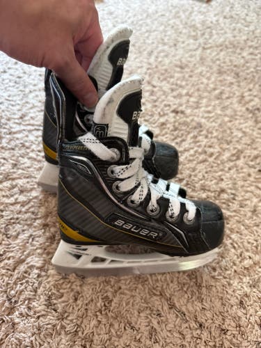 Bauer Supreme One100 Hockey Skates Regular Width 8 (Used)