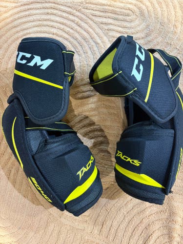Senior Large CCM Tacks 9040 Elbow Pads (Used)