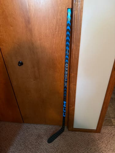 Junior CCM JetSpeed Right Handed Hockey Stick PP28 30 Flex (New)