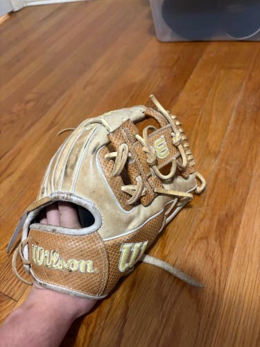 Wilson A2000 RH Infield Baseball Glove 11.5" (Used)