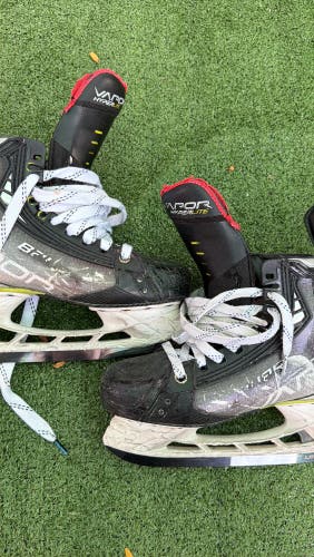 Bauer Vapor HyperLite Hockey Skates | Size 5.5 Fit 1