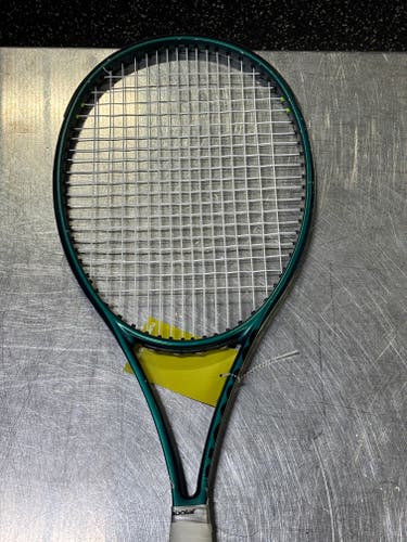 Wilson Blade V9 Tennis Racquet (Used)