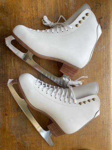 Brand New Jackson Elle Figure Skates 8C (JS2070) w/ English MK 21 Blades (10")