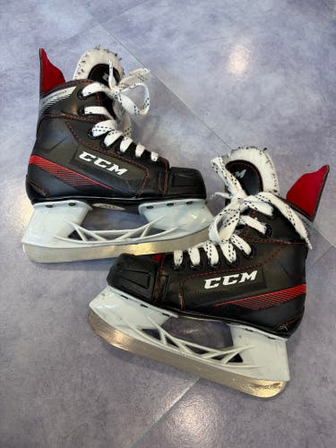 CCM JetSpeed Hockey Skates | Youth 11 (Regular)