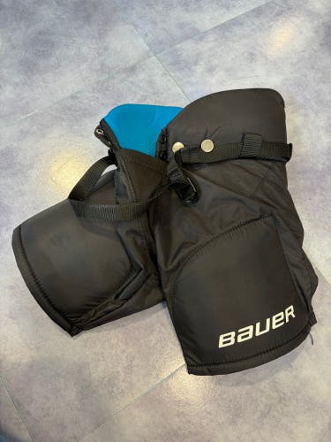Black Youth Small Bauer Vapor Volt Hockey Pants (Used)