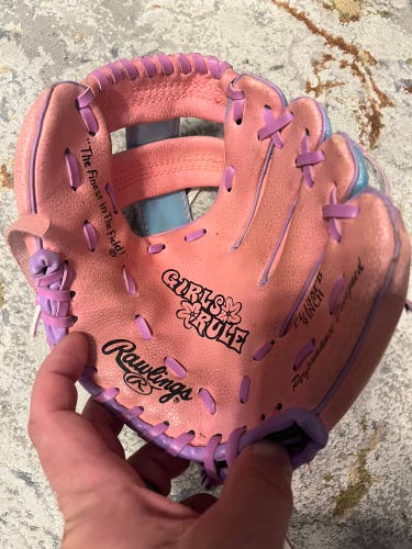 Rawlings Girls Rule Baseball Glove, RHT, 9"