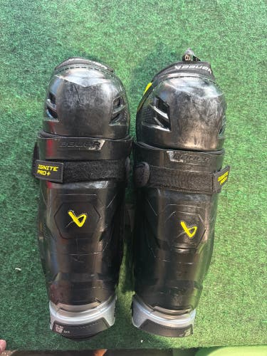 Intermediate Bauer Supreme Ignite Pro+ Shin Pads 13" (Used)