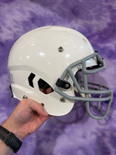 Youth Medium Schutt Vengeance A11 Helmet (Used)