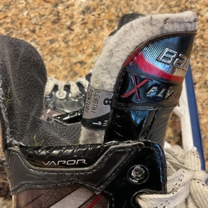 Black Bauer Vapor Fly40 Hockey Skates 8 (Used)