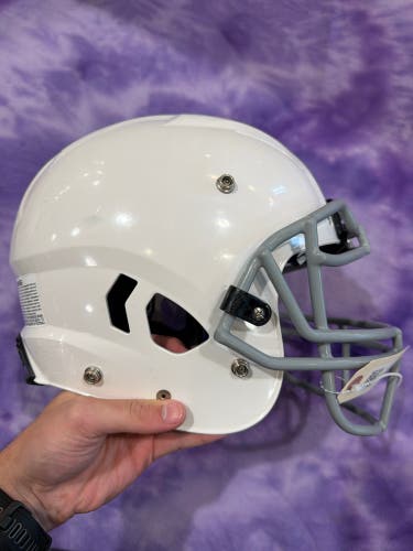 Youth Medium Schutt Vengeance A11 Helmet (Used)