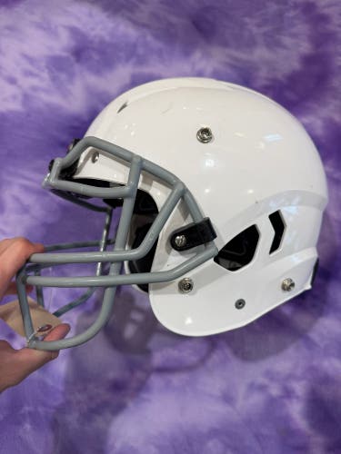 Youth Medium Schutt Vengeance A11 Helmet (Used)