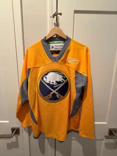 Small Yellow Buffalo Sabers Practice Jersey (Used)