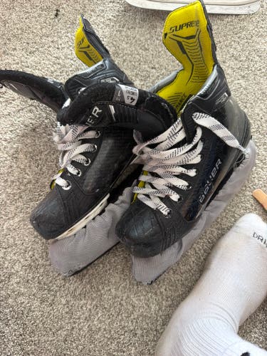 Bauer Supreme Ignite Pro+ Hockey Skates Size 4.5 (Used)