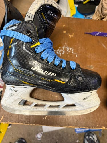 2022 Bauer Supreme M5 Pro Hockey Skates Extra Wide Width Size 2 (Used)